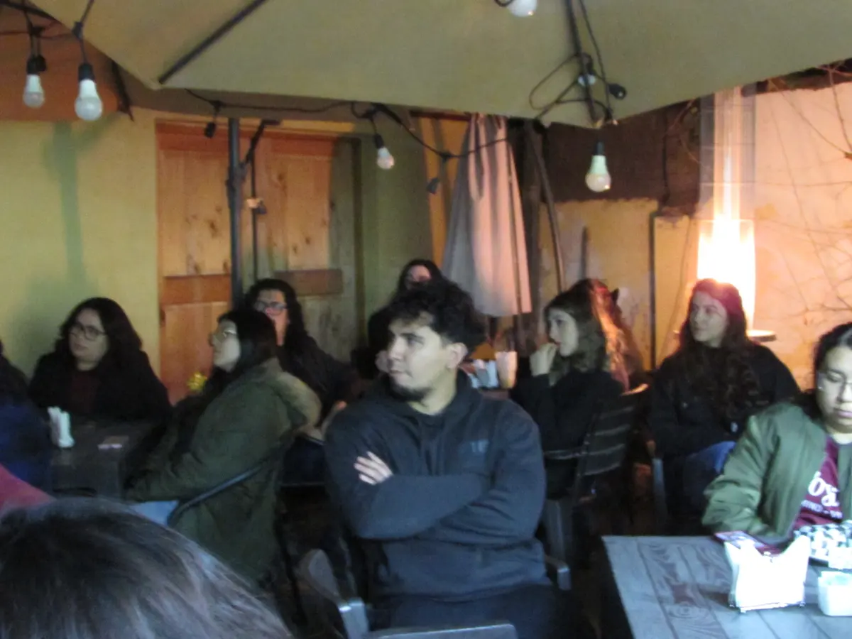 Público atento durante la presentación de HATI